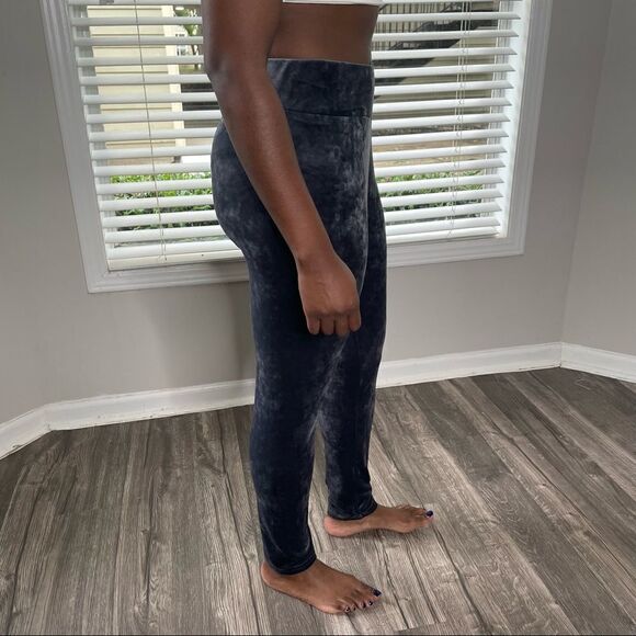 C-mode Grey Velvet Super Soft Leggings and Zip UP Hoodie Set - Picture 6 of 16